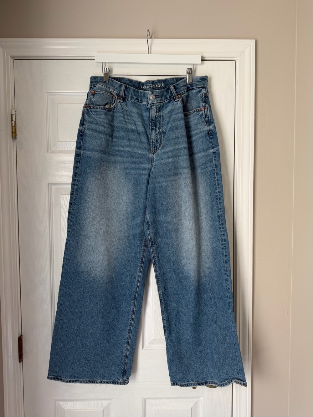 American Eagle Outfitters Light Blue Straight Leg Women’s Jeans